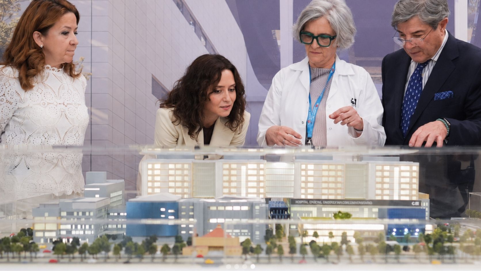 Isabel Ayuso en la presentación de la maqueta del Hospital Gregorio Marañón