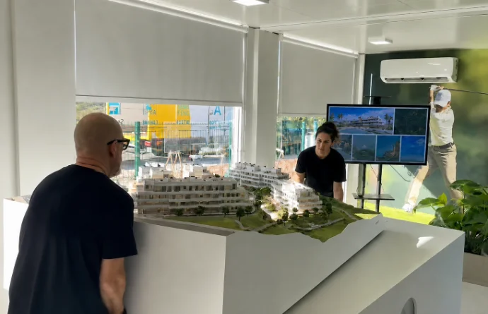 Instalación de maqueta en el punto de venta